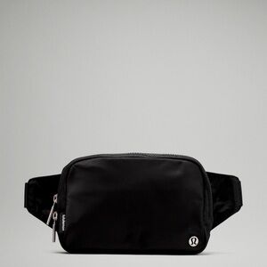 Lululemon Everywhere Belt Bag 2L